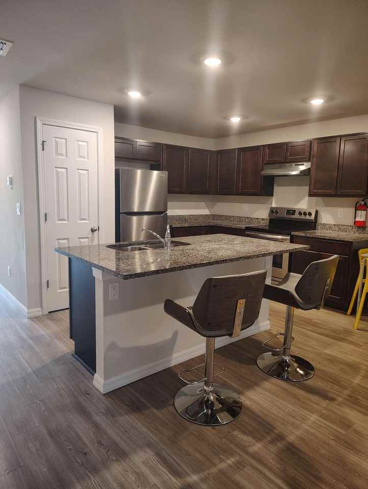 Slate Pl - Photo 2 of 8