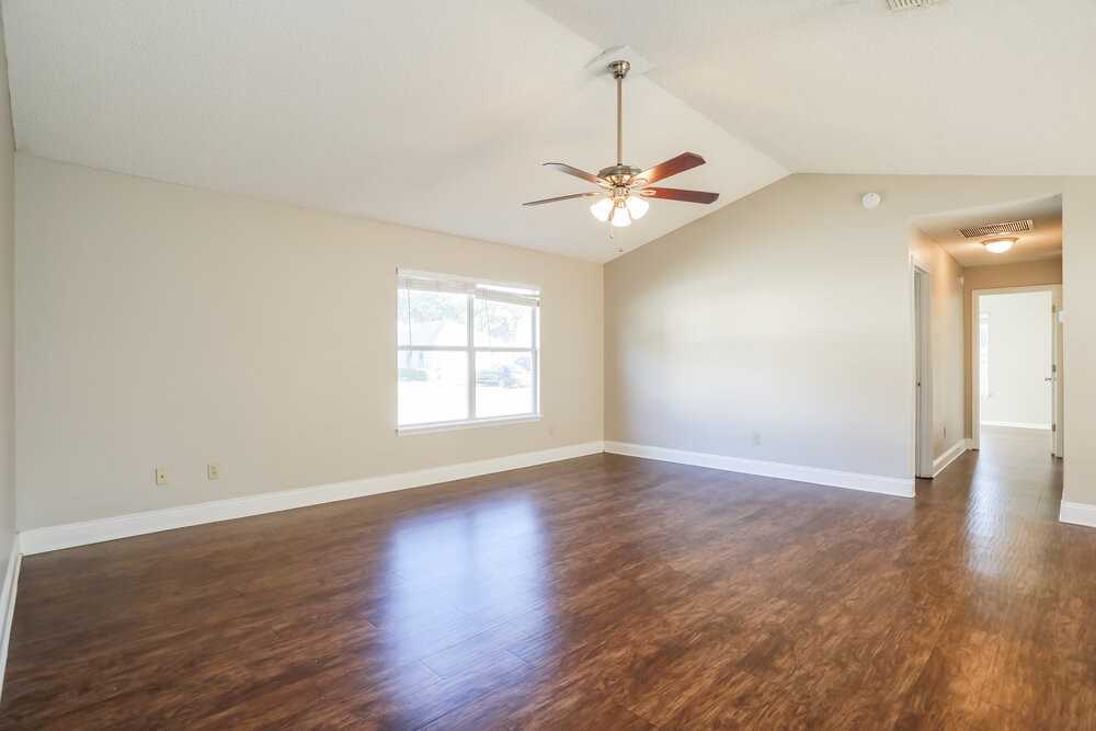 8244 International Village Dr - Photo 5 of 16