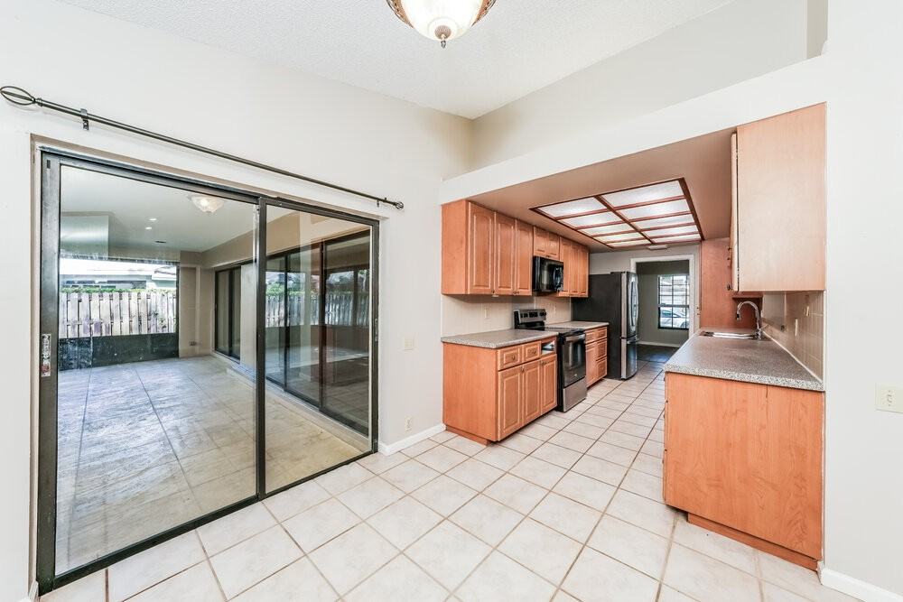 14096 Greentree Dr - Photo 5 of 16