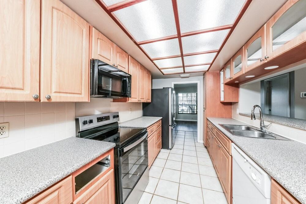 14096 Greentree Dr - Photo 6 of 16