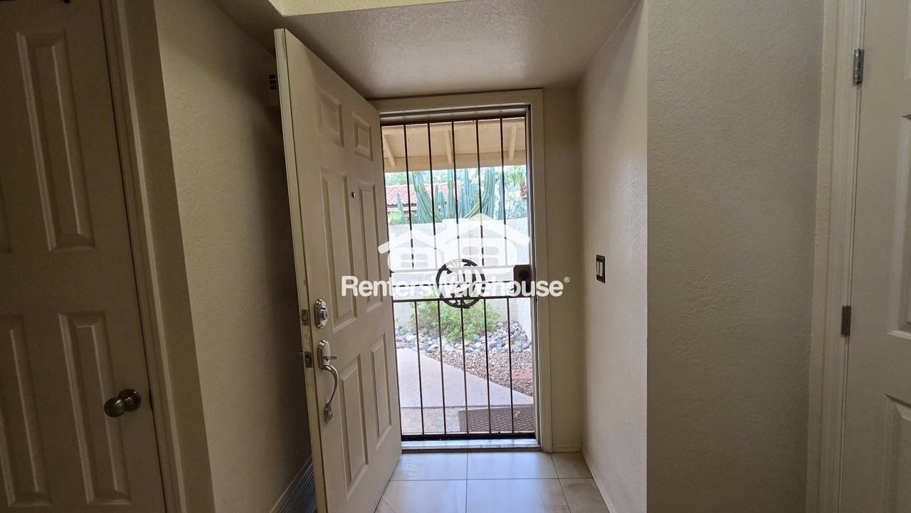 311 East Suntree Street - Photo 4 of 28