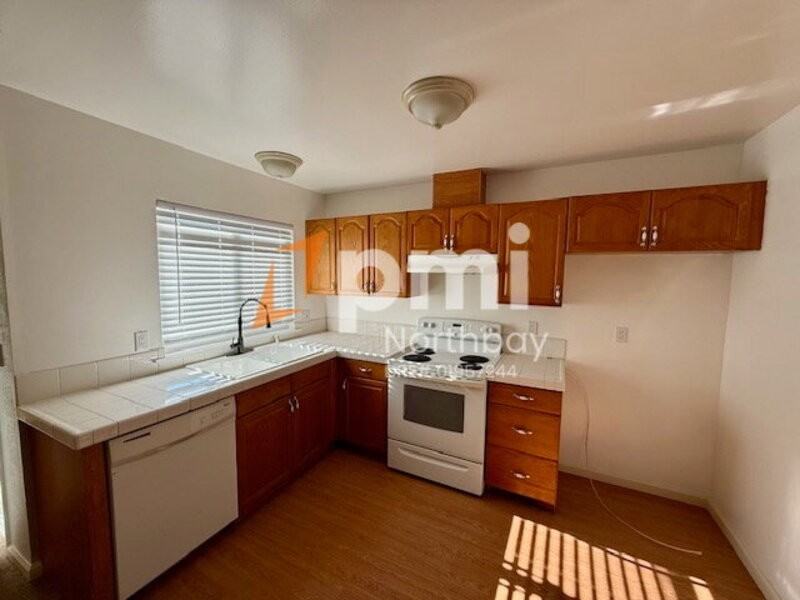 808 Spoonbill Ln - Photo 3 of 11