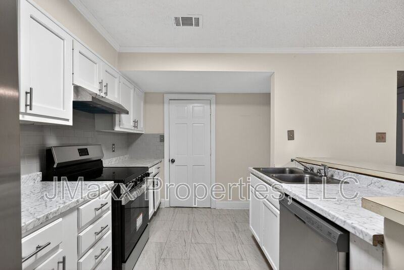 898 Chippendale Ln - Photo 6 of 18