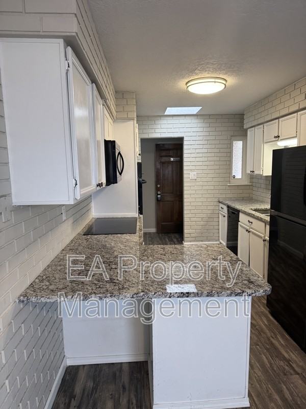 1417 Dorothy St Ne - Photo 6 of 40