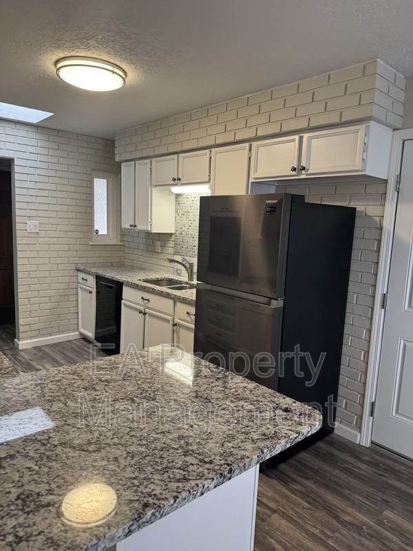 1417 Dorothy St Ne - Photo 7 of 40