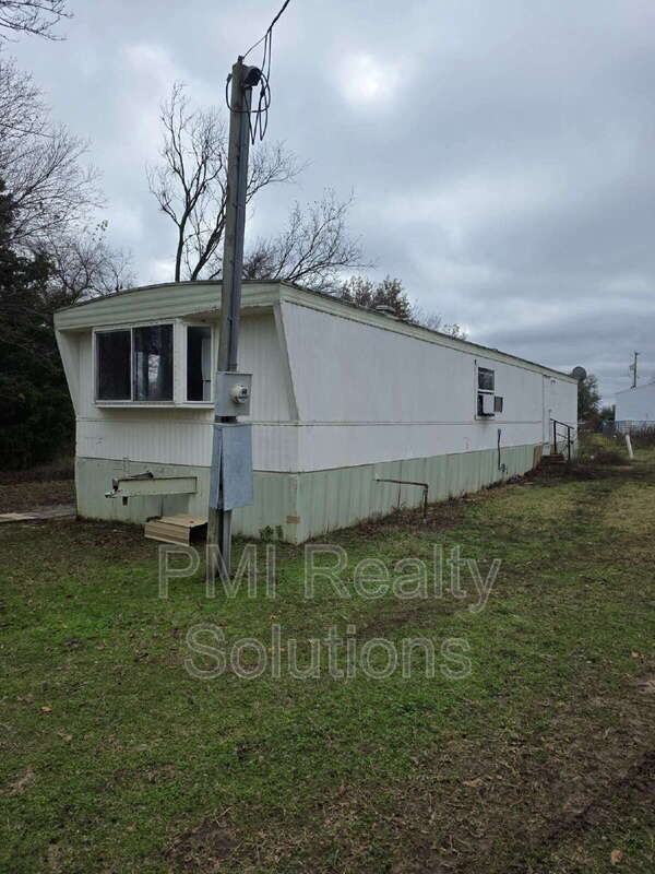 300 West Elberta Avenue - Photo 2 of 10
