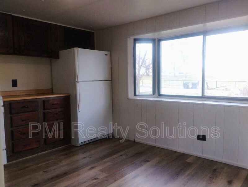 300 West Elberta Avenue - Photo 3 of 10