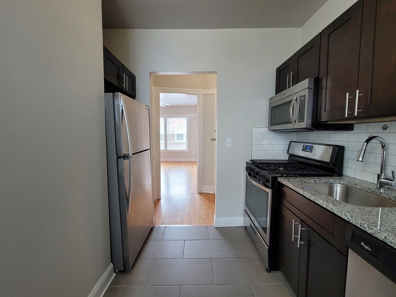 1445 W Lunt Ave #3N - Photo 4 of 13