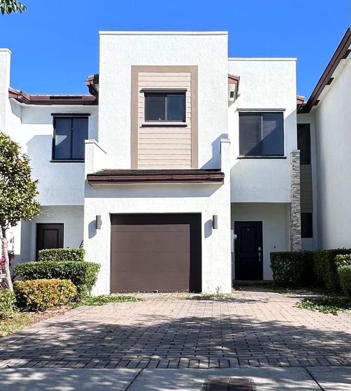 20841 Northeast 2nd Avenue