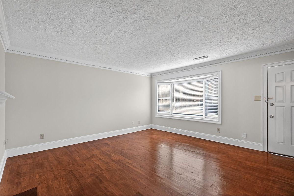 898 Chippendale Ln - Photo 3 of 18