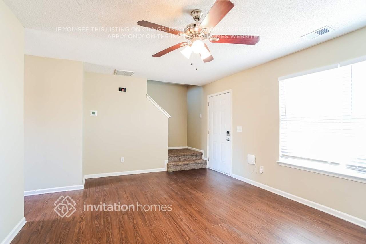 402 Glencroft Dr - Photo 6 of 18