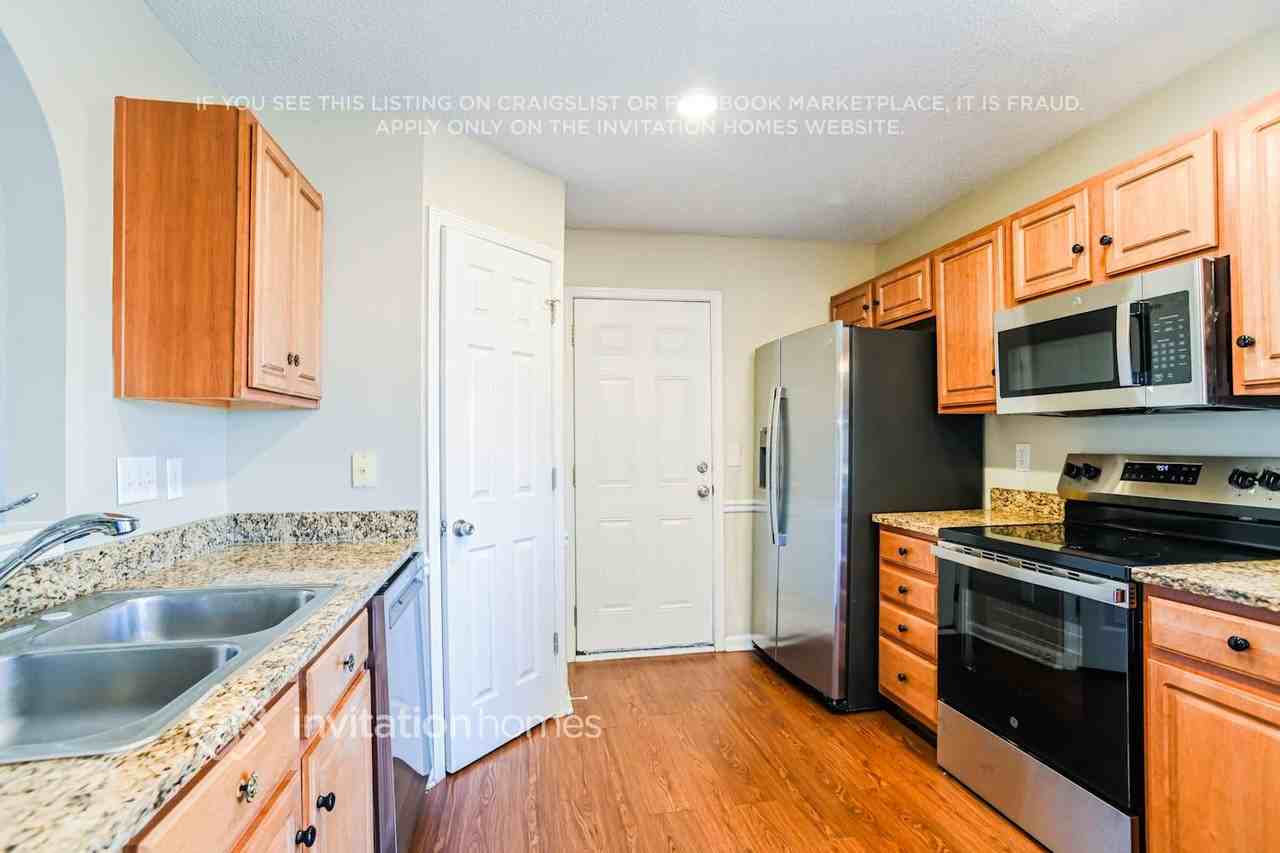 402 Glencroft Dr - Photo 7 of 18