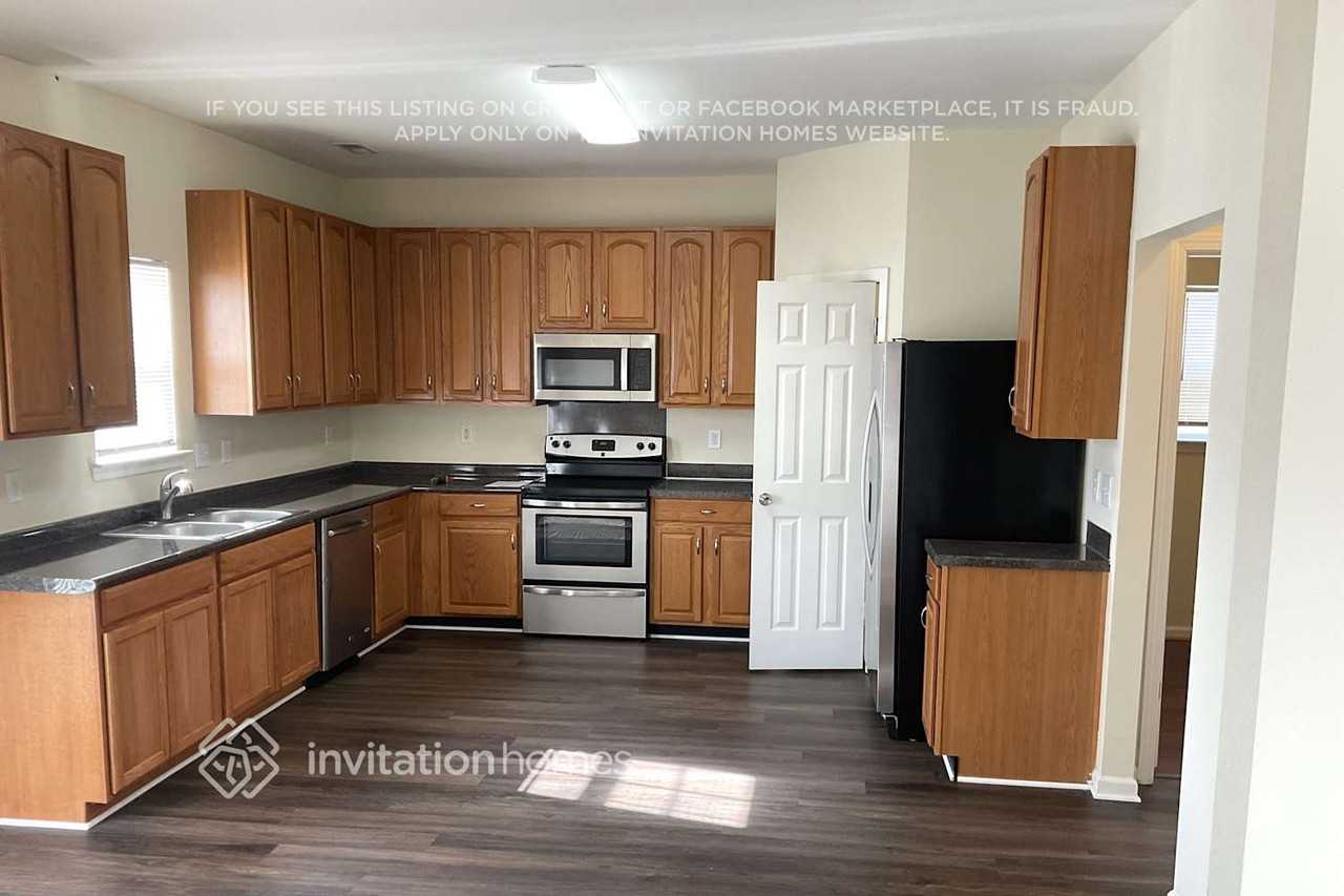 9505 Constitution Hall Dr - Photo 6 of 22