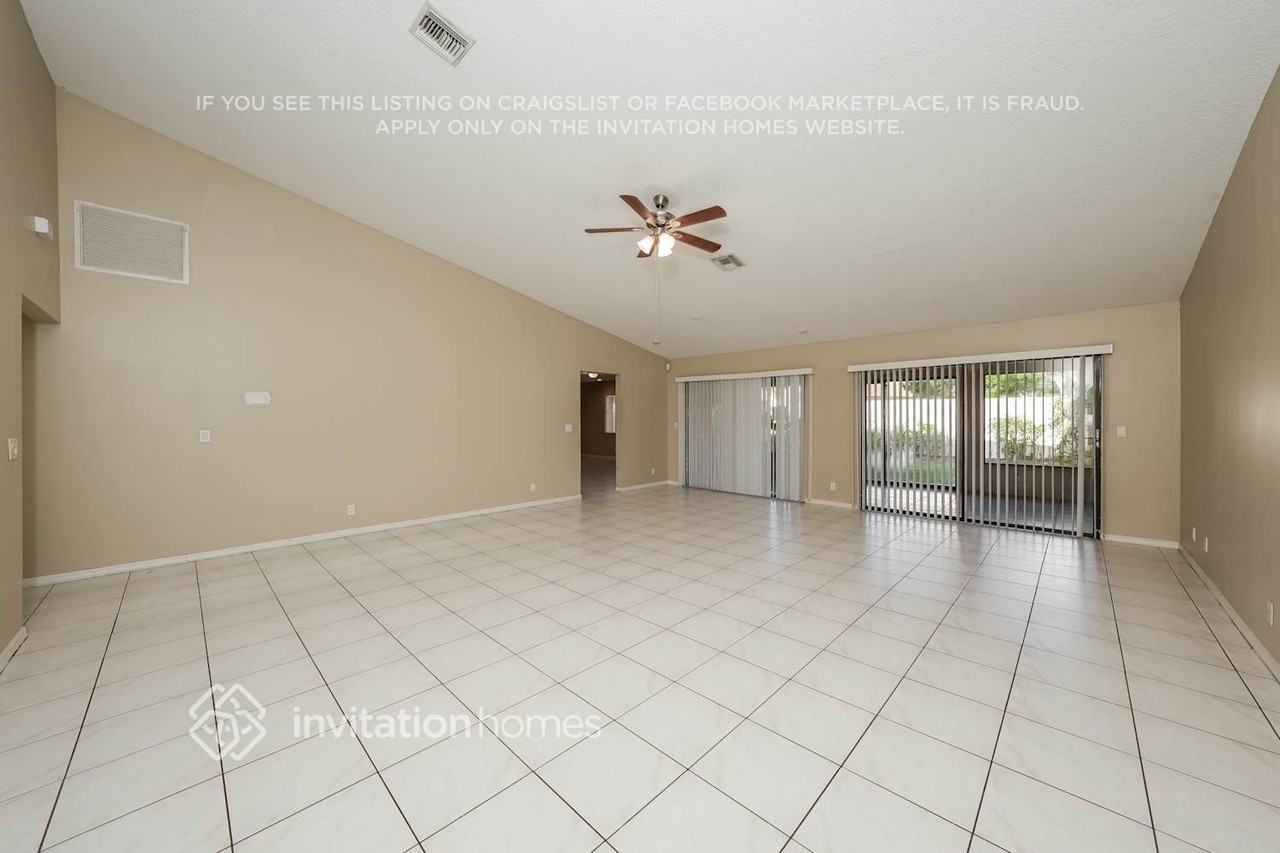 301 Sw 27th Ave - Photo 4 of 17