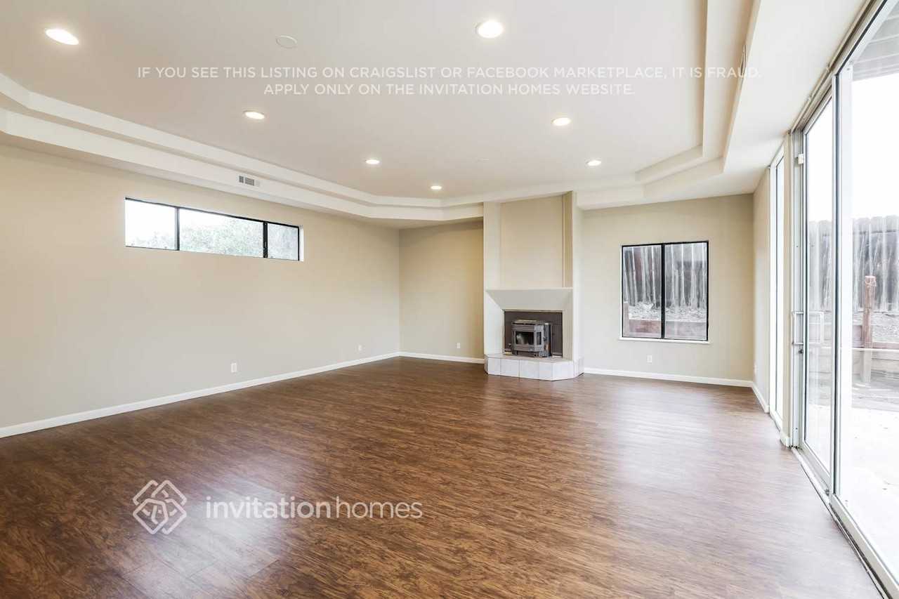 2310 Dover Way - Photo 4 of 18