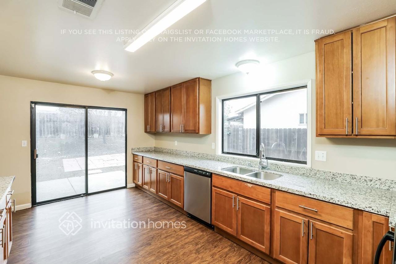 2310 Dover Way - Photo 7 of 18