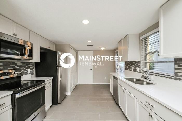 1625 Crossridge Drive - Photo 4 of 16