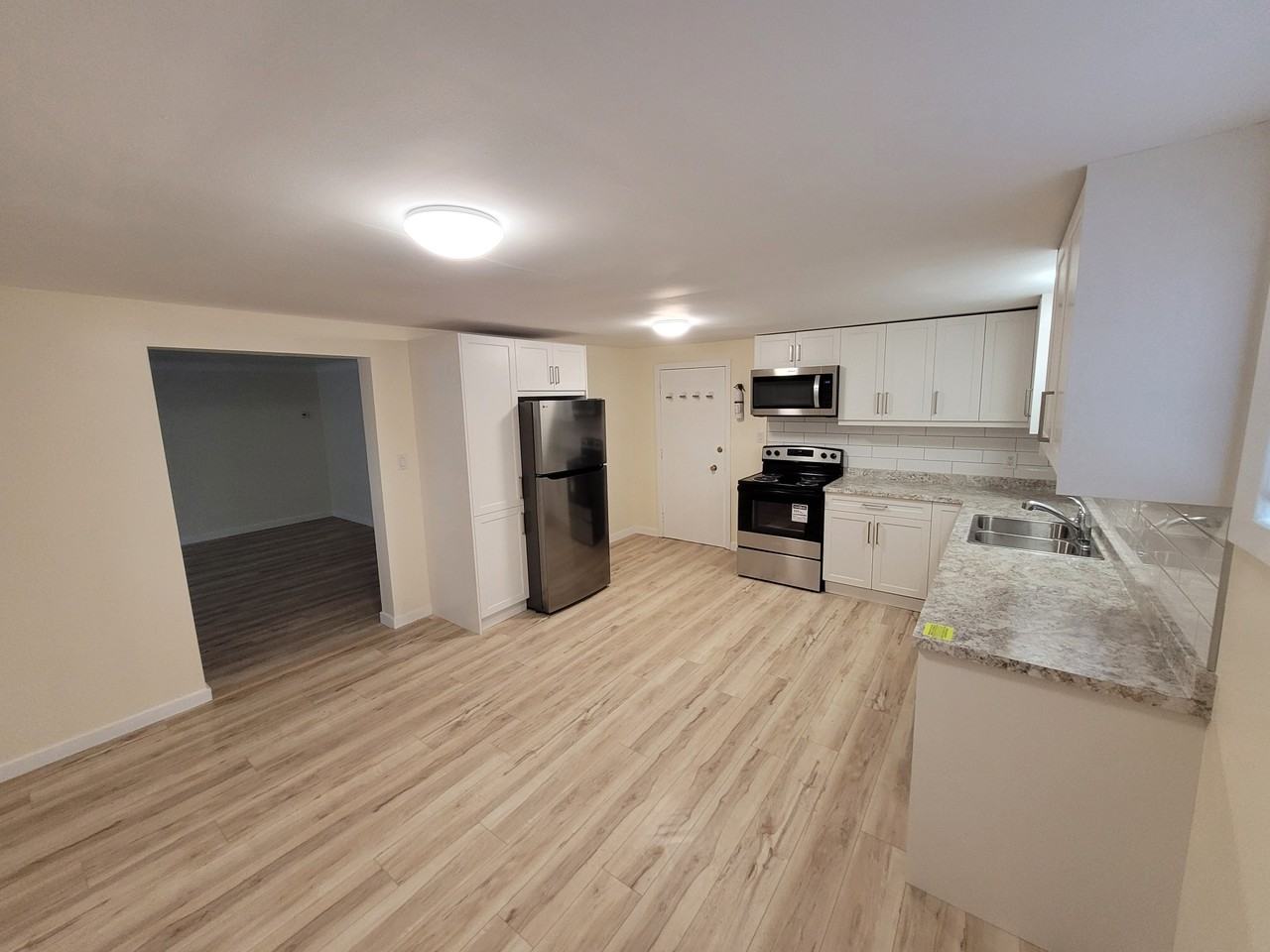 1091 Vansickle Road North - Photo 3 of 7