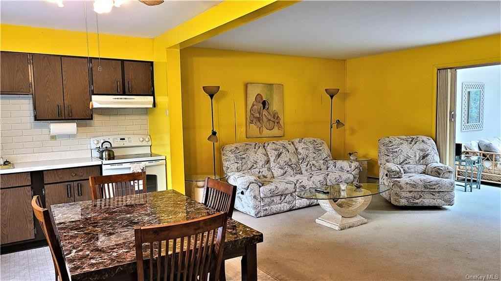 52 Medallion Rd #1 - Photo 4 of 32