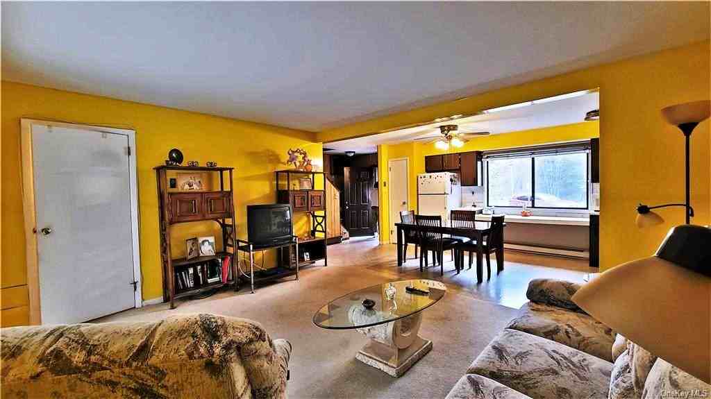 52 Medallion Rd #1 - Photo 6 of 32