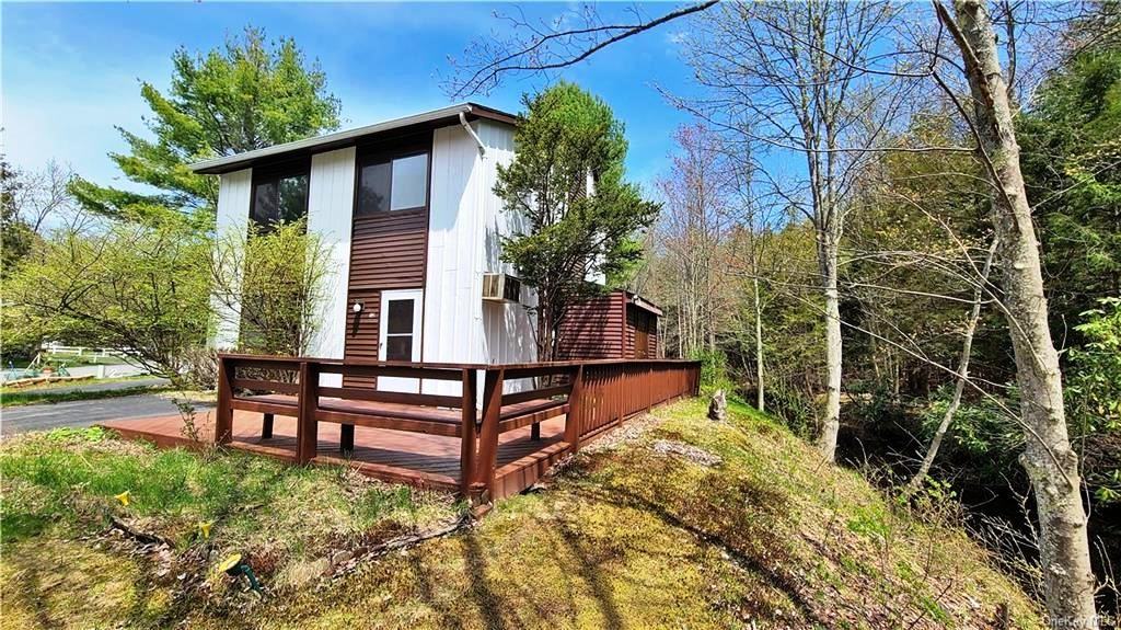52 Medallion Rd #1 - Photo 2 of 28