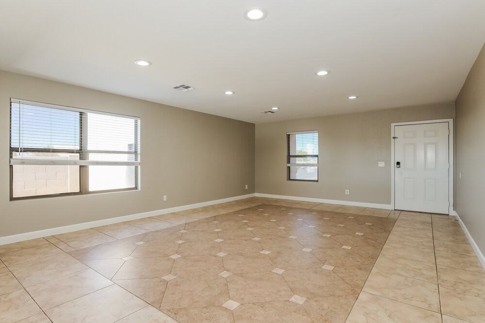 11545 W Scotts Dr - Photo 3 of 16