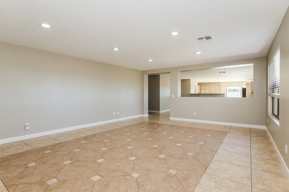 11545 W Scotts Dr - Photo 4 of 16