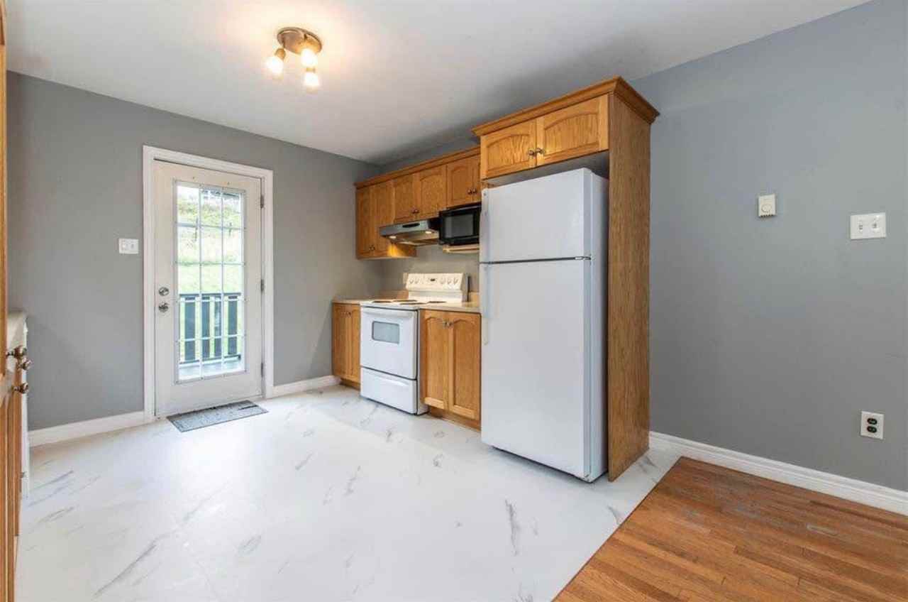 590 Empire Avenue #1 - Photo 4 of 10