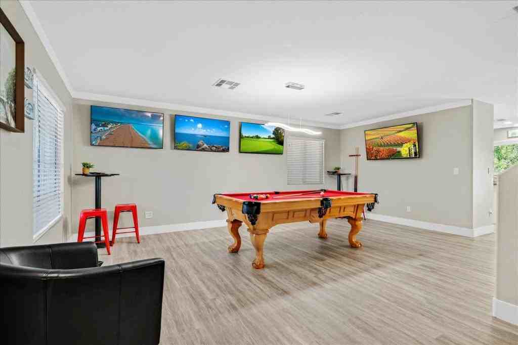 2735 Peekskill Ave - Photo 3 of 35