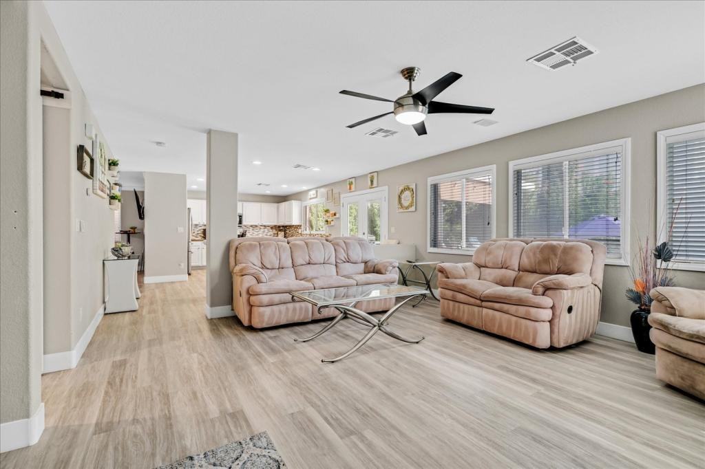 2735 Peekskill Ave - Photo 7 of 35