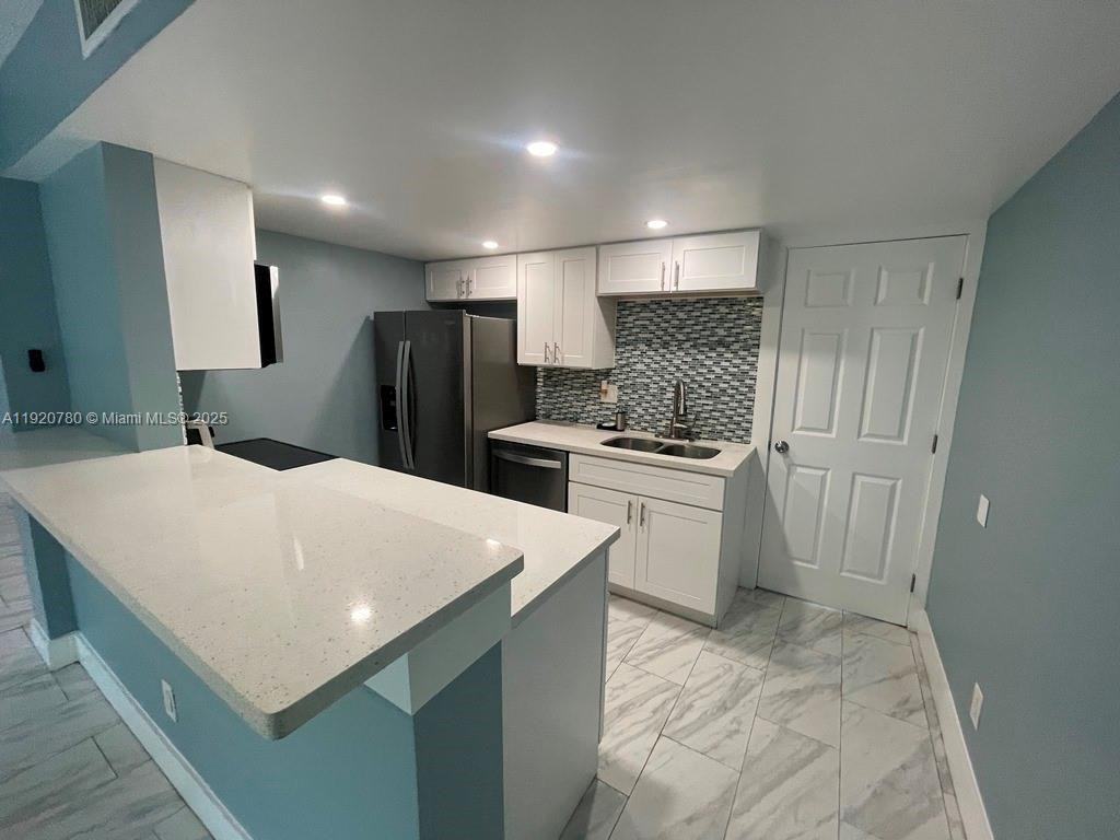 330 Sunshine Dr - Photo 2 of 10