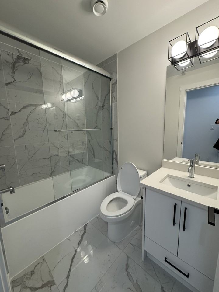 163 175A St - Photo 3 of 12