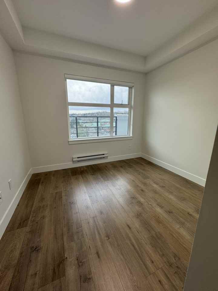 163 175A St - Photo 2 of 12