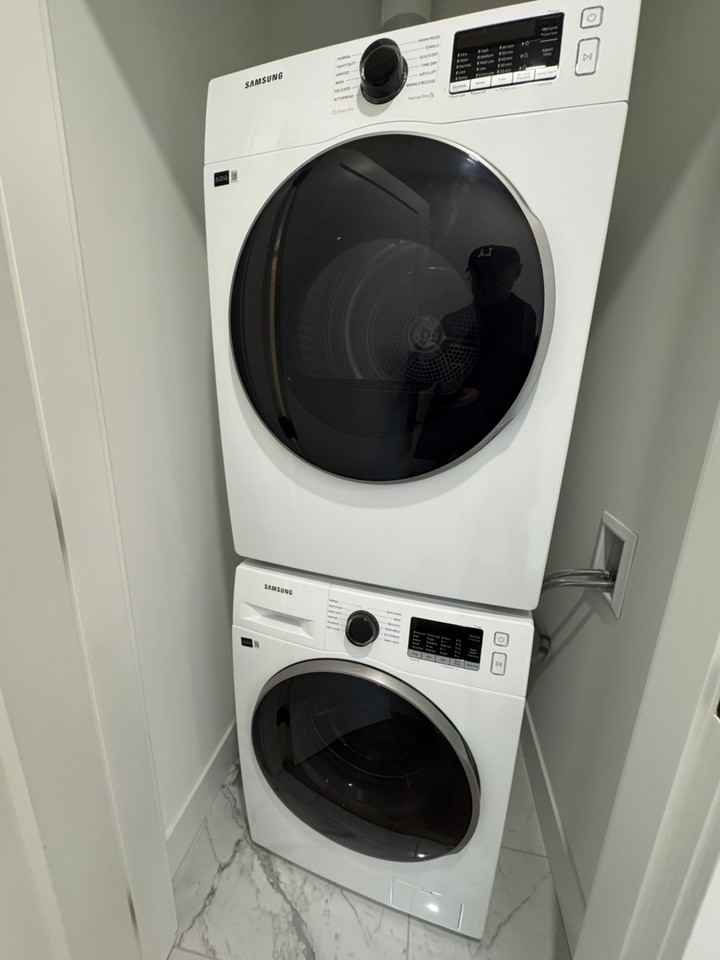 163 175A St - Photo 4 of 12