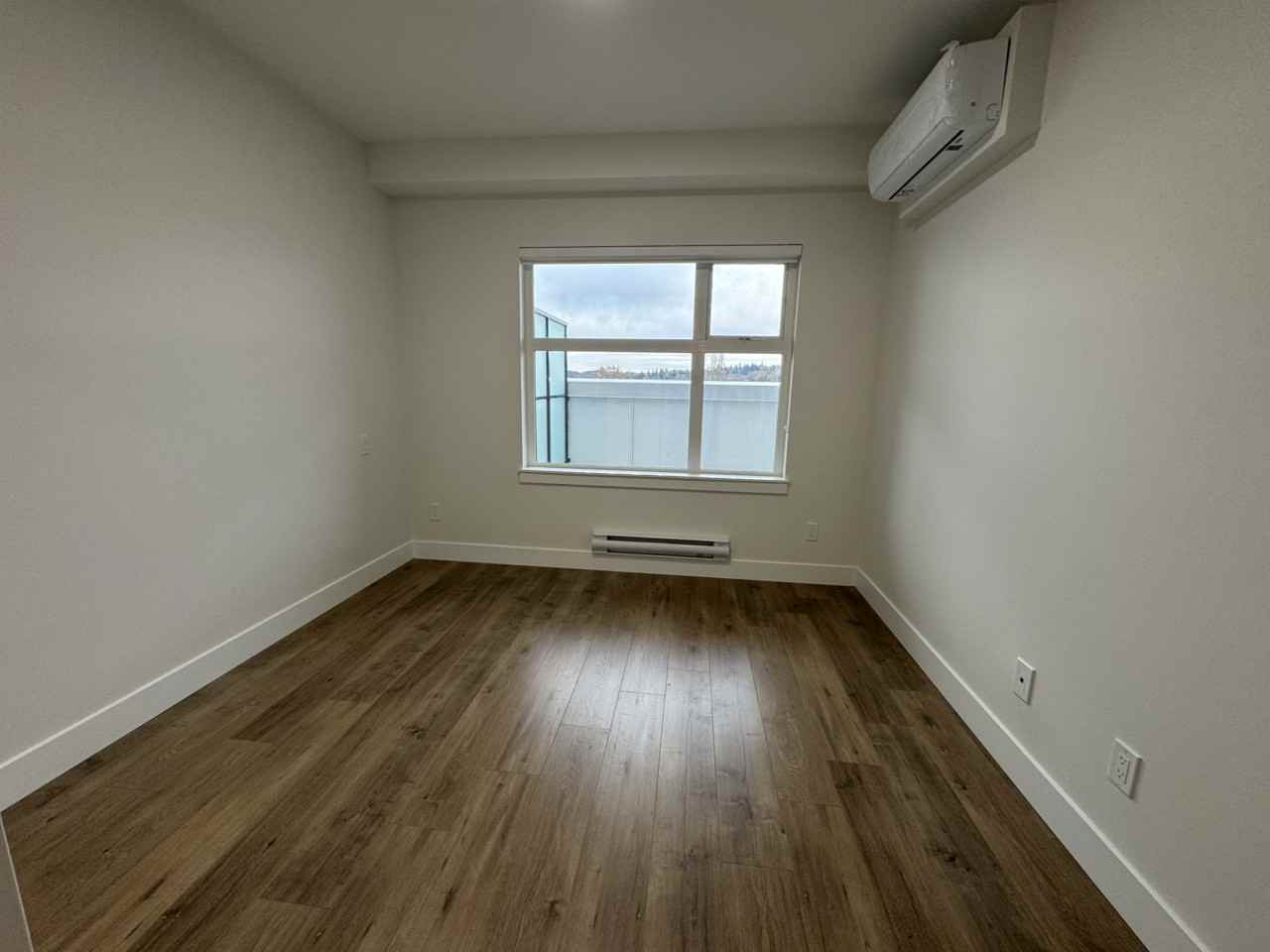 163 175A St - Photo 5 of 12