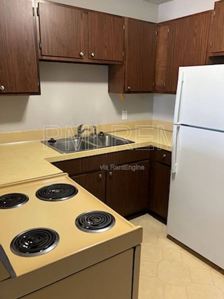 1560 20th St #9 - Photo 2 of 10