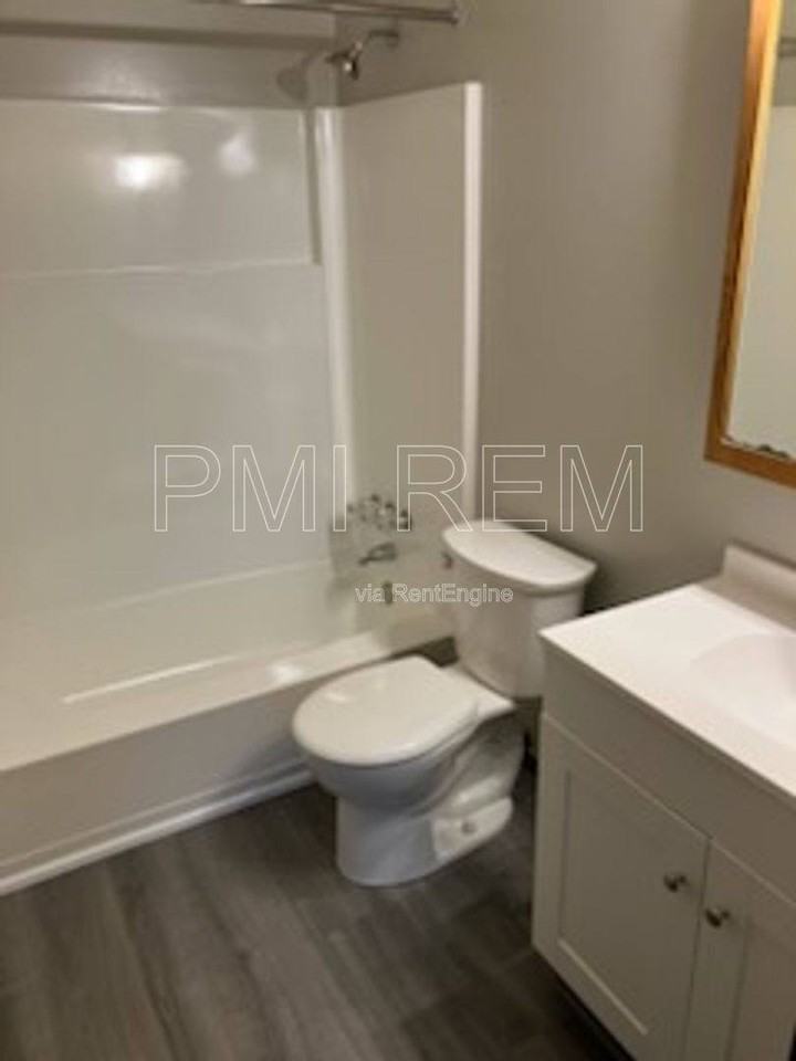 1560 20th St #9 - Photo 3 of 10