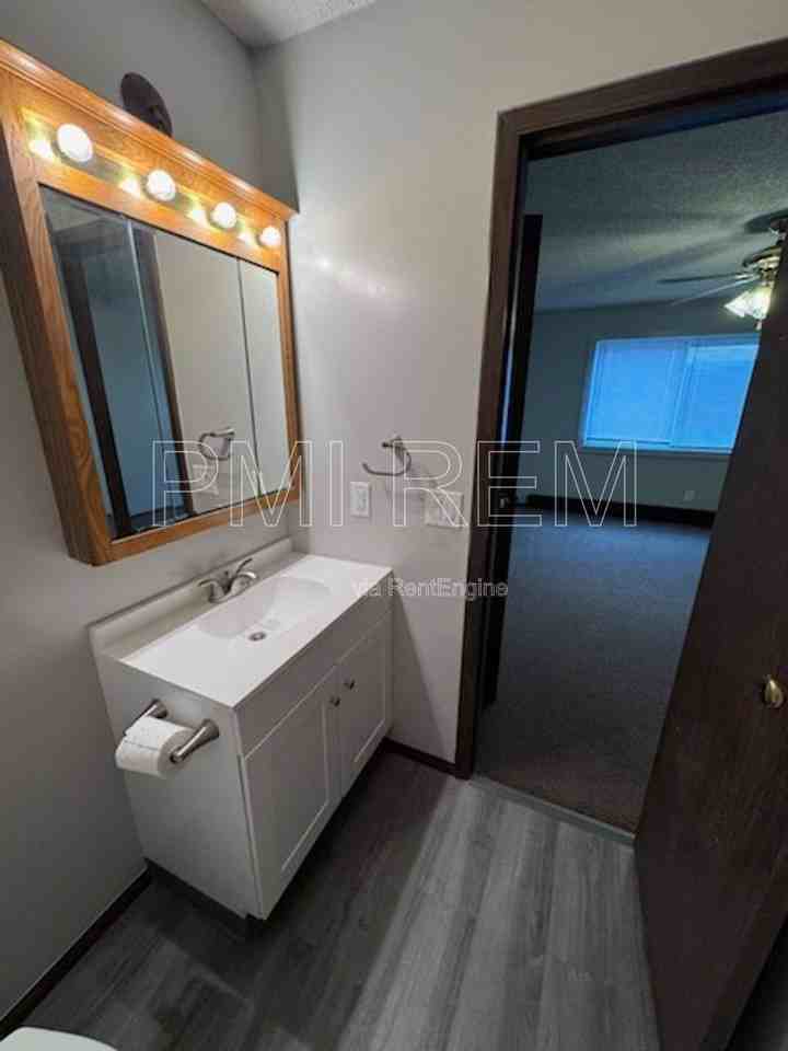 1560 20th St #9 - Photo 4 of 10