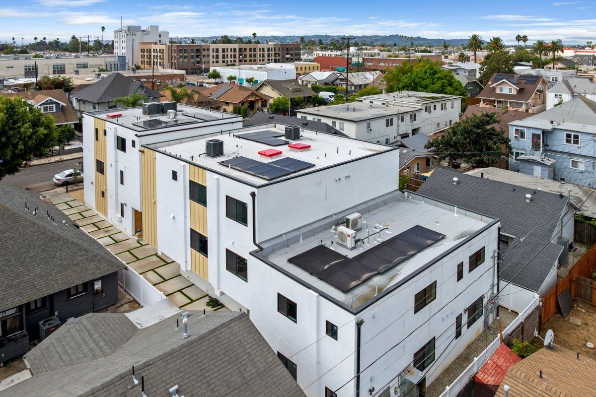 3207 West 18th Street - Photo 2 of 7