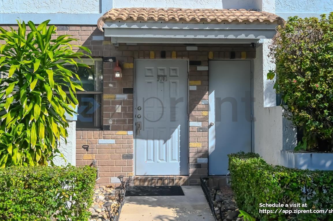 9761 Riverside Dr - Photo 2 of 40