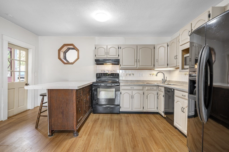 98 Linwood St #98B - Photo 2 of 19