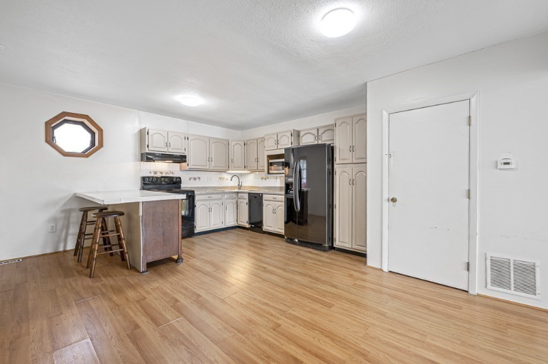 98 Linwood St #98B - Photo 3 of 19