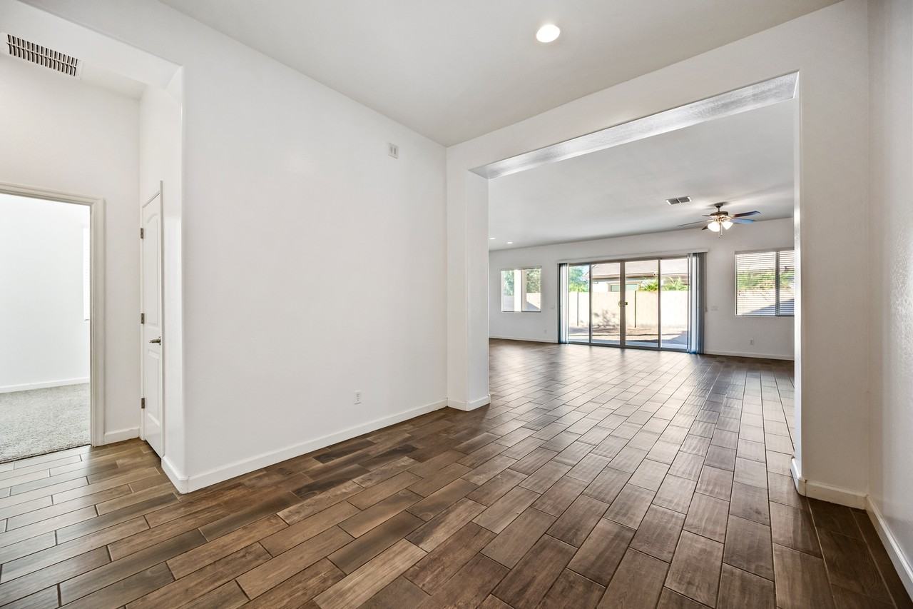 19250 East Carriage Way - Photo 4 of 26