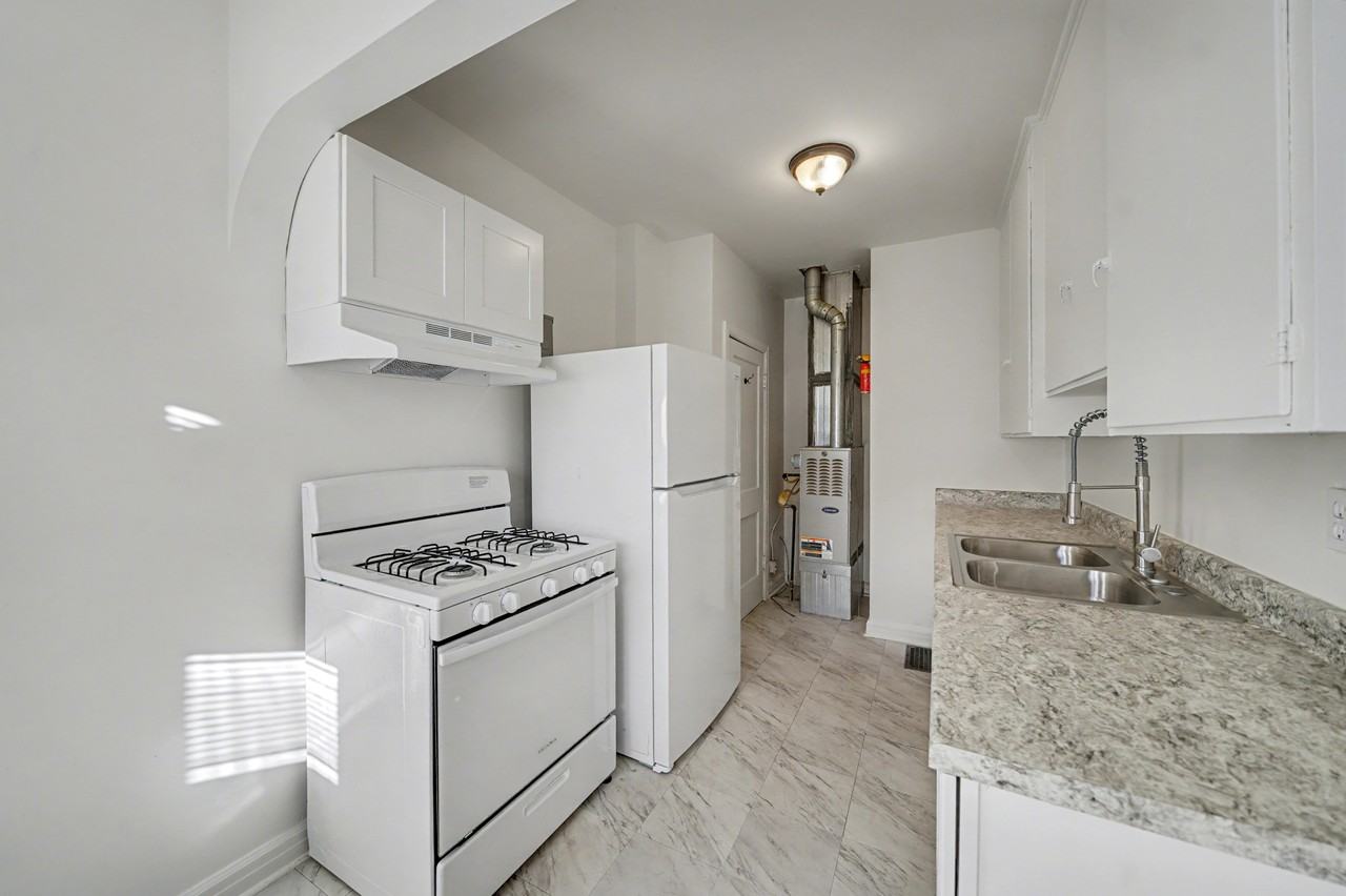 628 Strong Street #2 - Photo 4 of 10