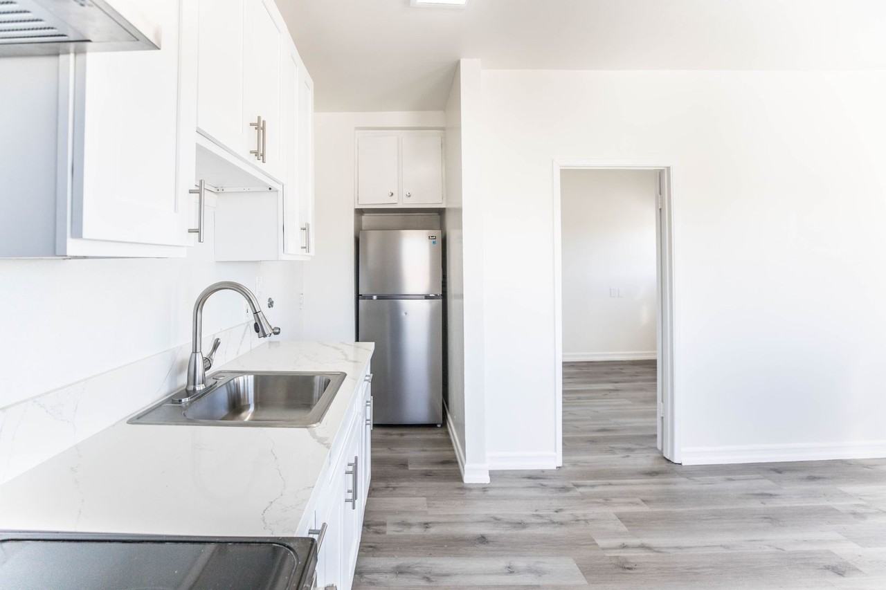 39 Sunset Avenue #405 - Photo 4 of 9