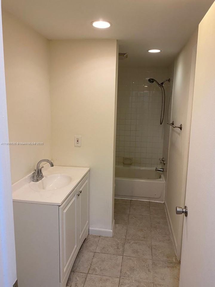 2800 Nw 56th Ave #2800E401 - Photo 4 of 4