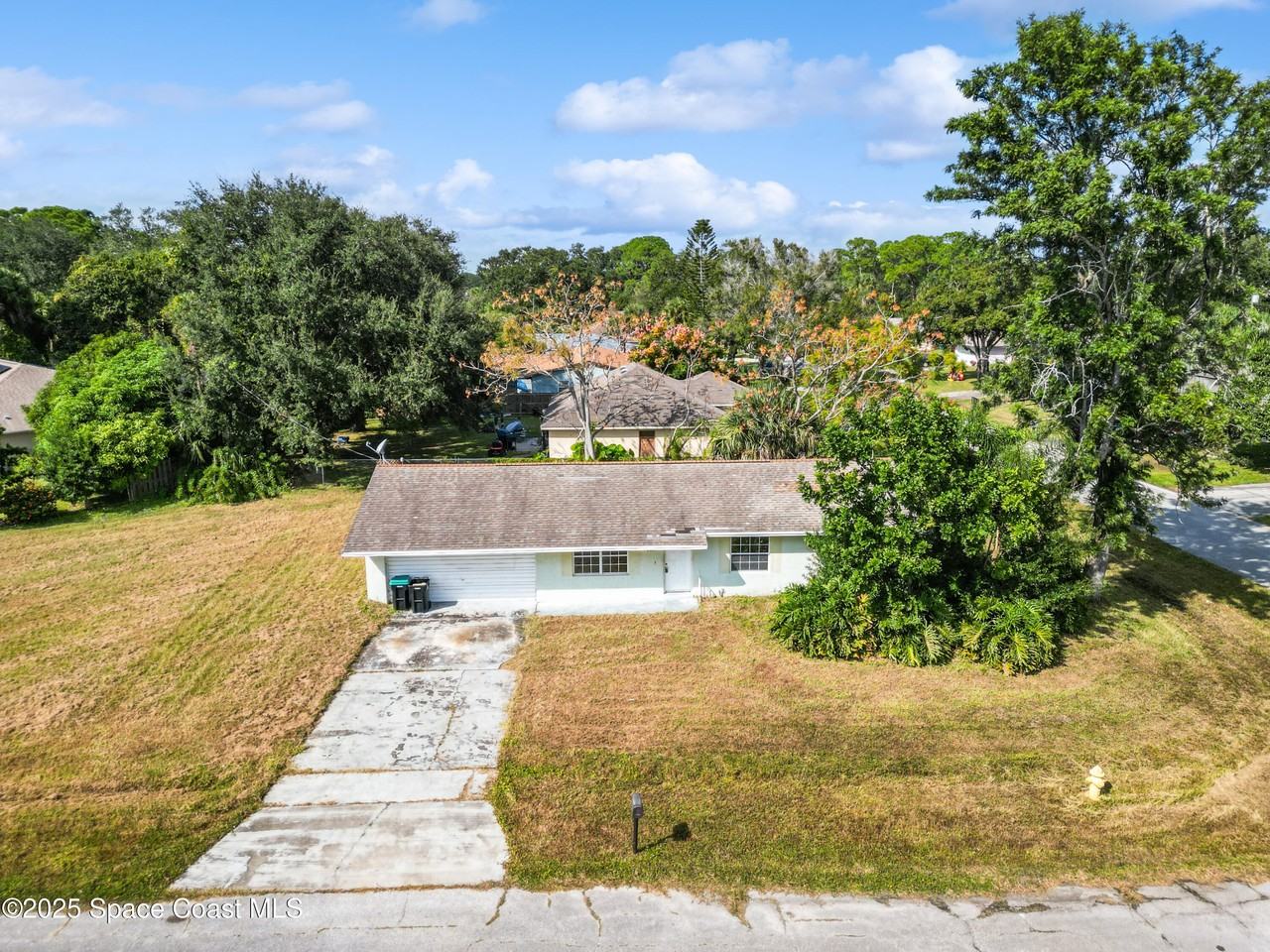 697 Castaways Street Northeast #697 - Photo 3 of 12