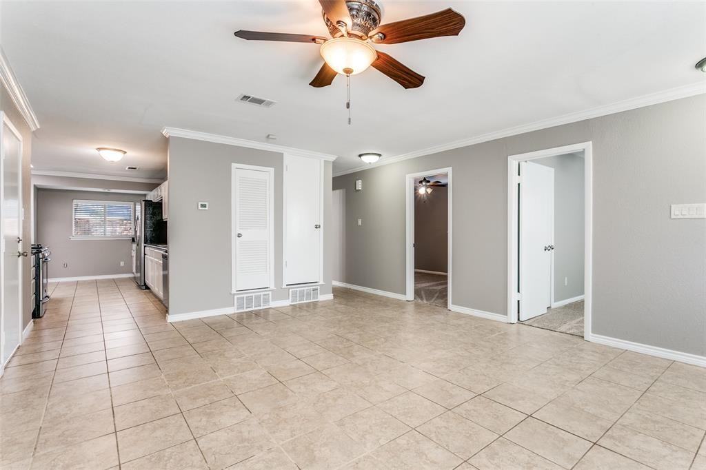 845 Lovers Ln #845 - Photo 3 of 24