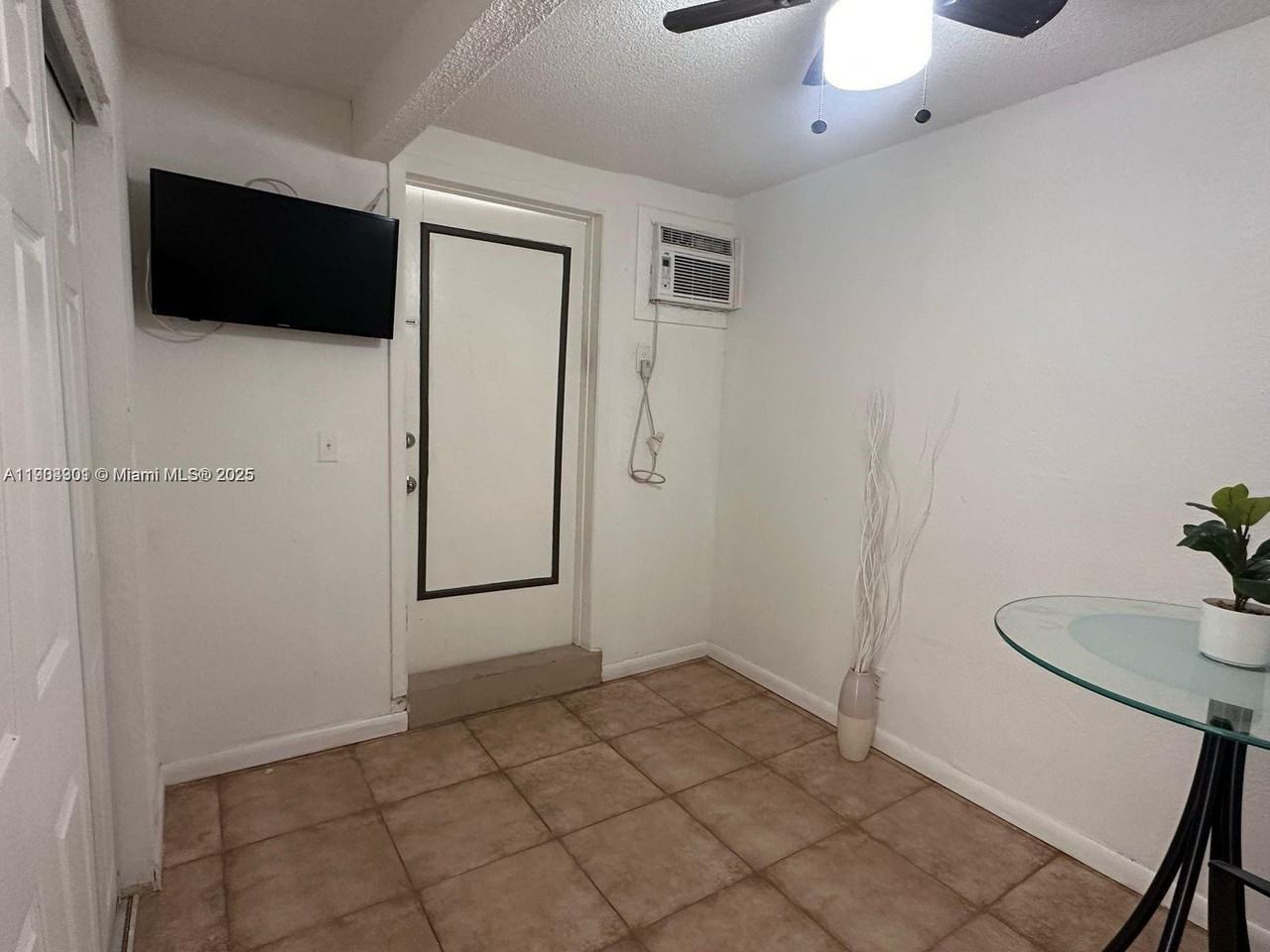 Parkside Ln #2019-3 - Photo 3 of 9