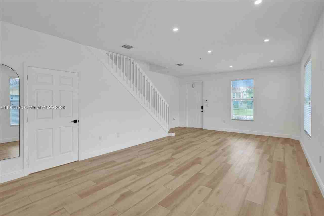 14706 Sw 12th St - Photo 4 of 33